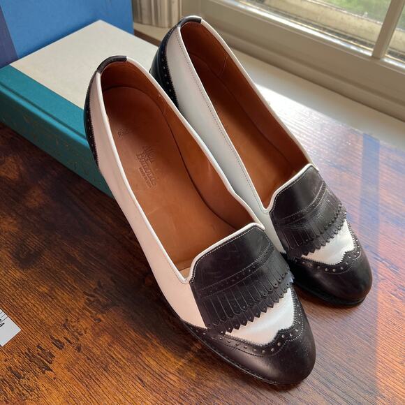 Allen Edmonds Women's Classic Black and White Flats - Picture 4 of 10